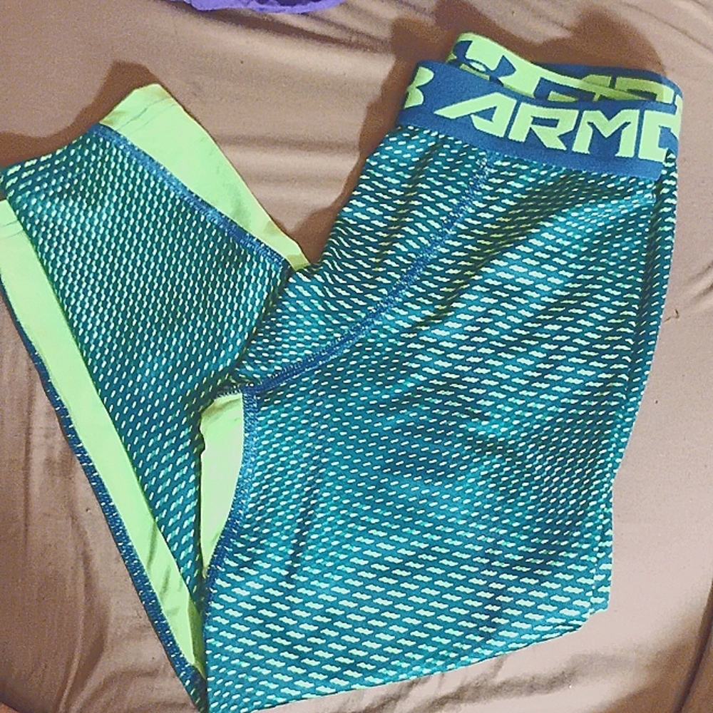 Under Armour youth medium underlayer